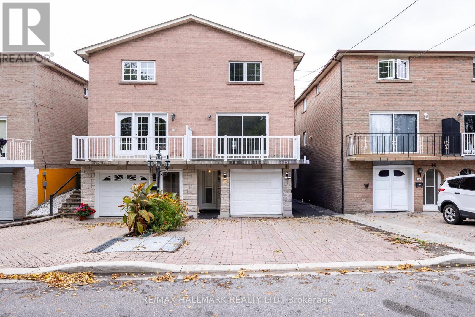 12 Outlook Garden Blvd, Toronto, ON M6N 4Z4