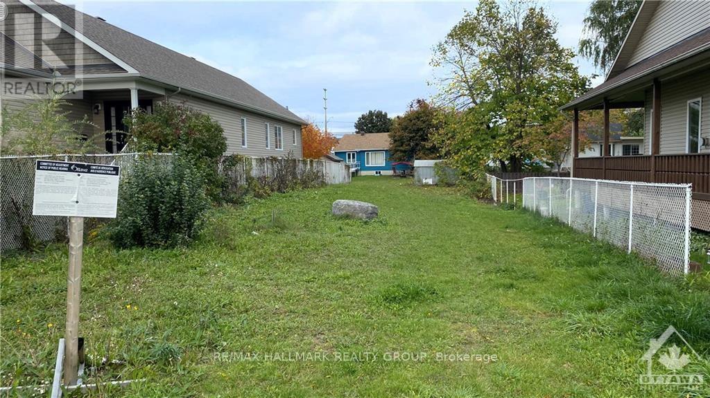 1673 Kindersley Ave, Ottawa, ON K1C 4V4