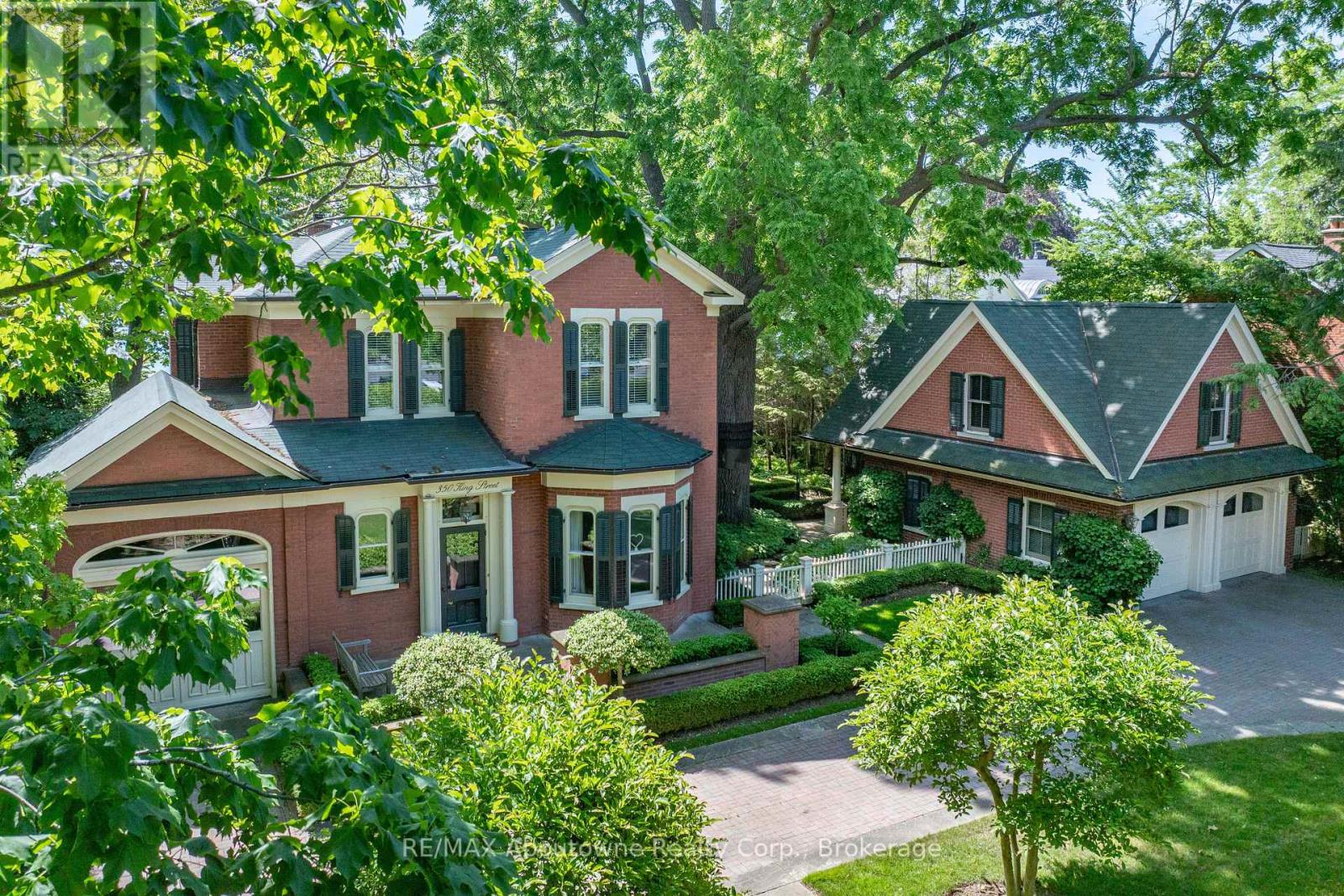 350 King St, Oakville, ON L6J 1C2