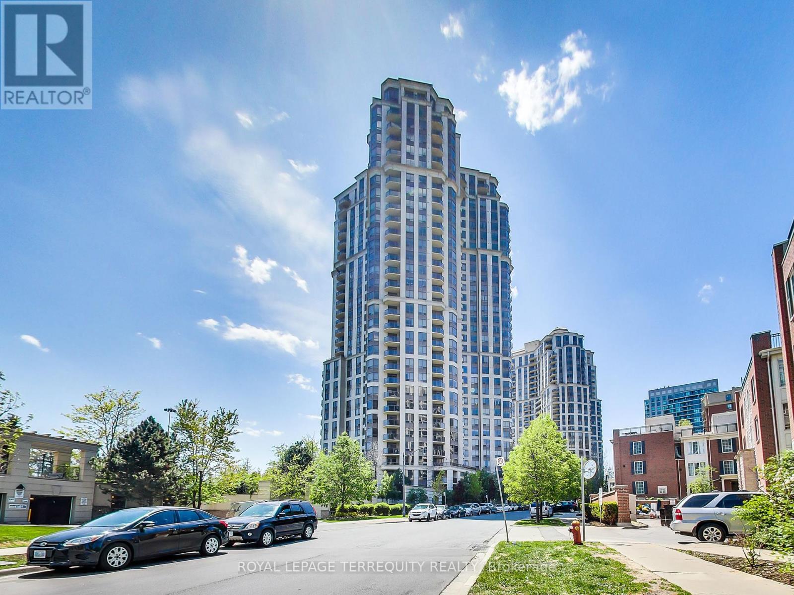 120 80 Harrison Garden Blvd, Toronto, ON M2N 7E3