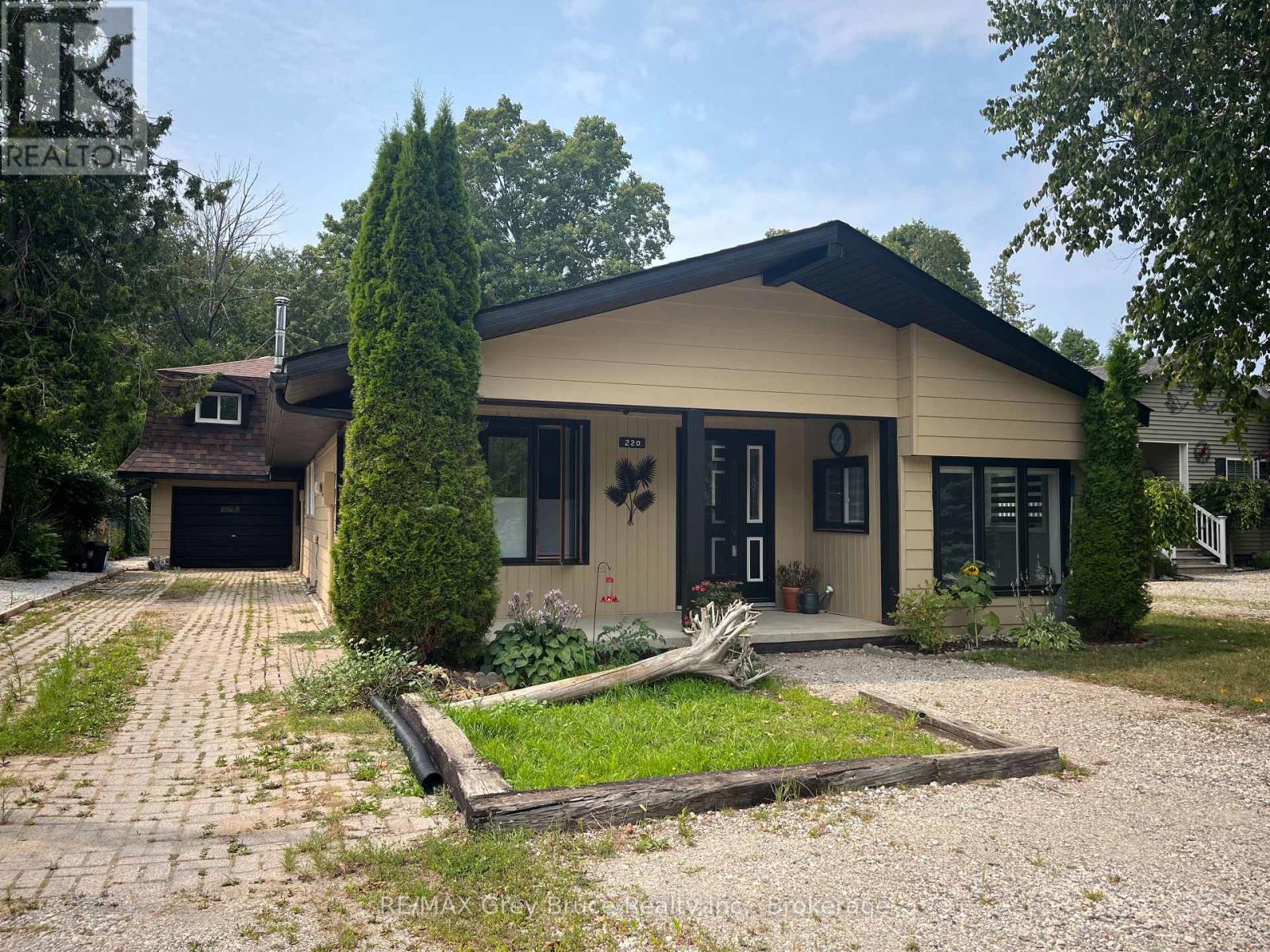 220 Turner St, Saugeen Shores, ON N0H 2L0