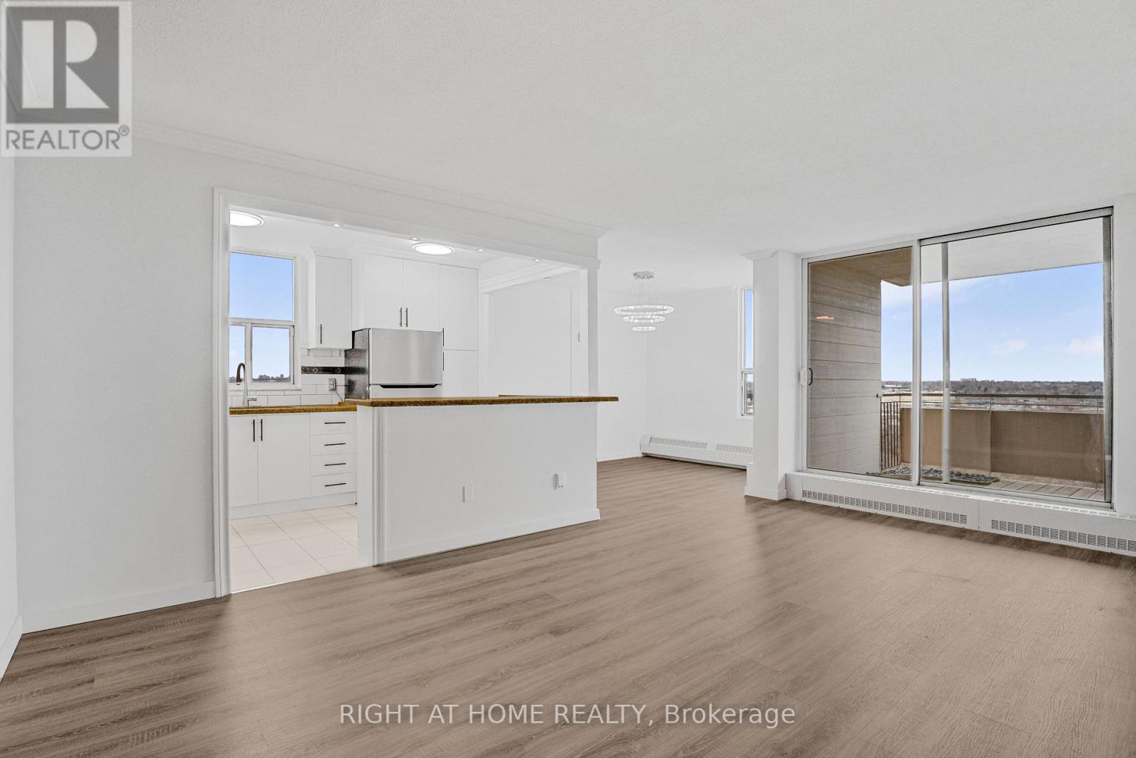 1503 60 Pavane Linkway, Toronto, ON M3C 1A2