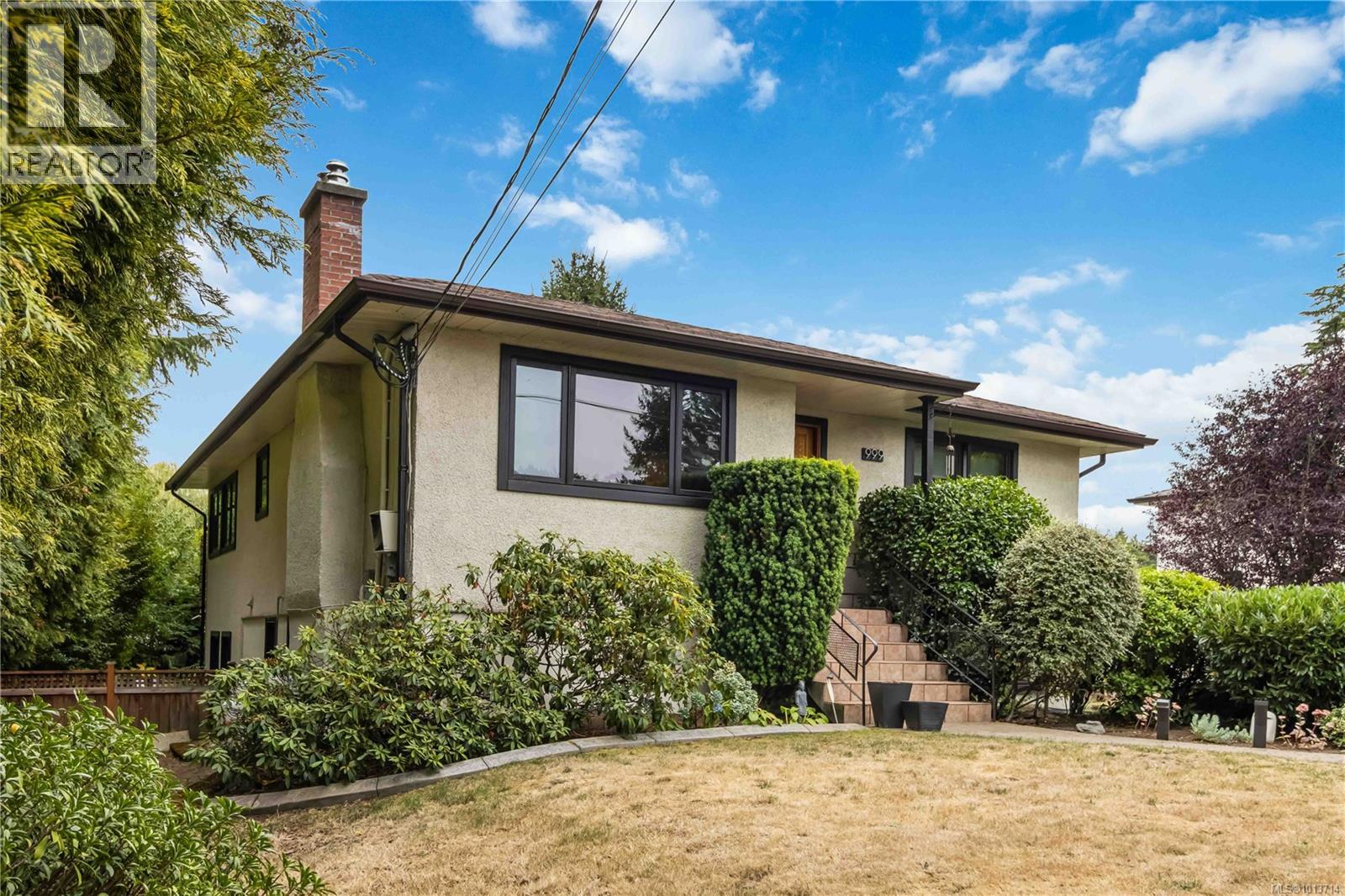999 Londonderry Rd, Saanich, BC V8X 3K3