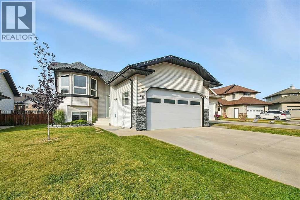 28 Irving Cres, Red Deer, AB T4R 3R9