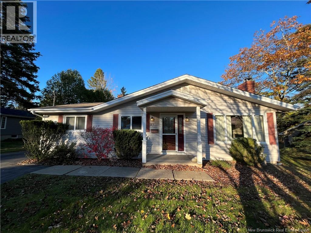 21 Broadway St, Rothesay, NB E2H 1B3