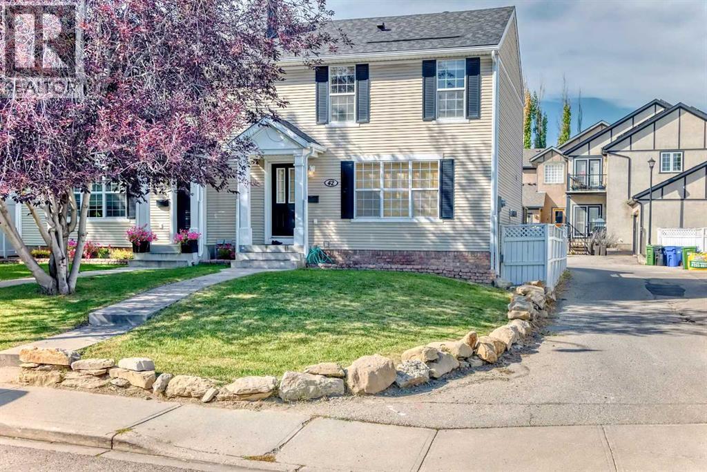 42 Ypres Grn SW, Calgary, AB T2T 6M1