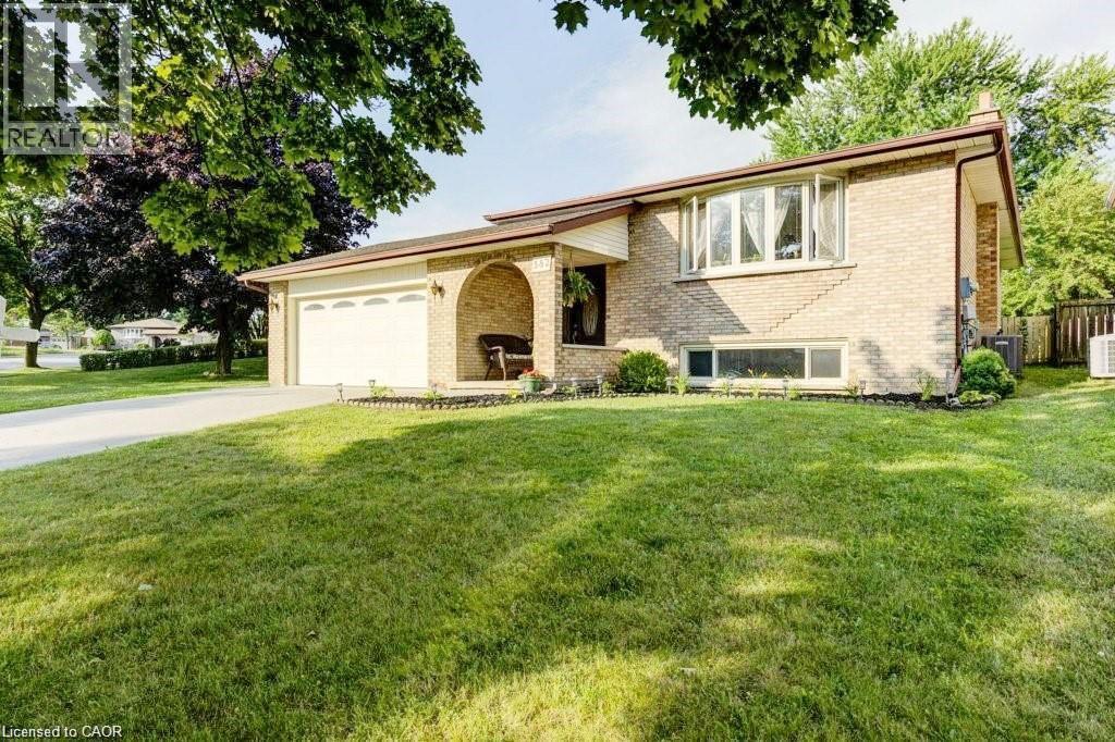 582 Skylark Rd, Waterloo, ON N2V 1B9
