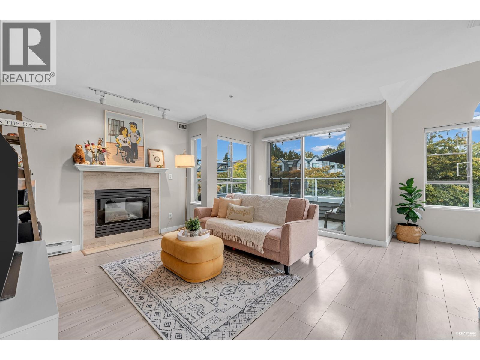 868 W 16th Avenue Unit 305, Vancouver, BC V5Z 1T1