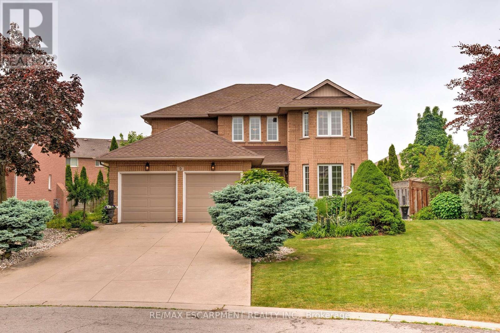 9 Sugarberry Ct, Hamilton, ON L8E 5E5