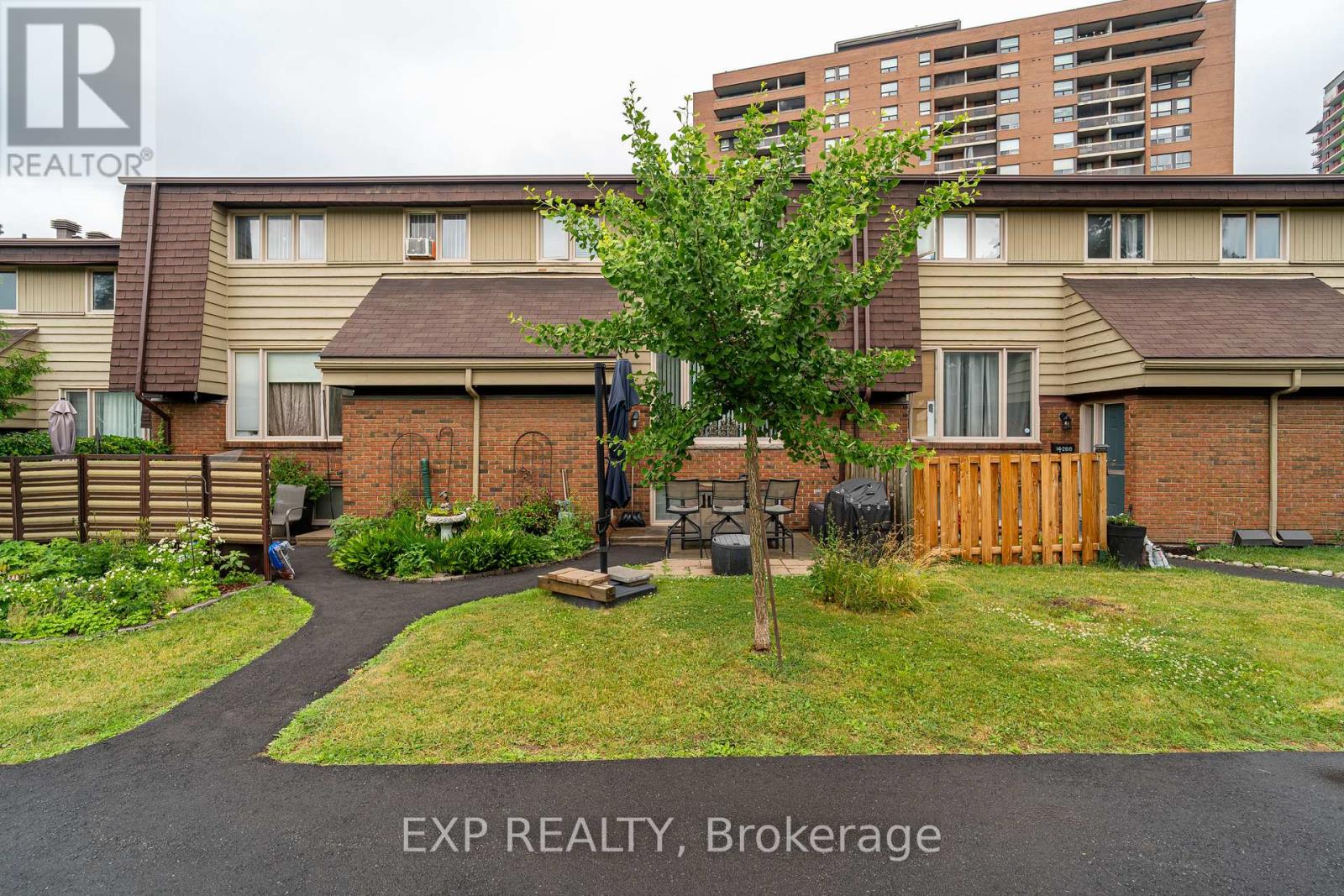 12 2610 Draper Ave, Ottawa, ON K2H 8X8