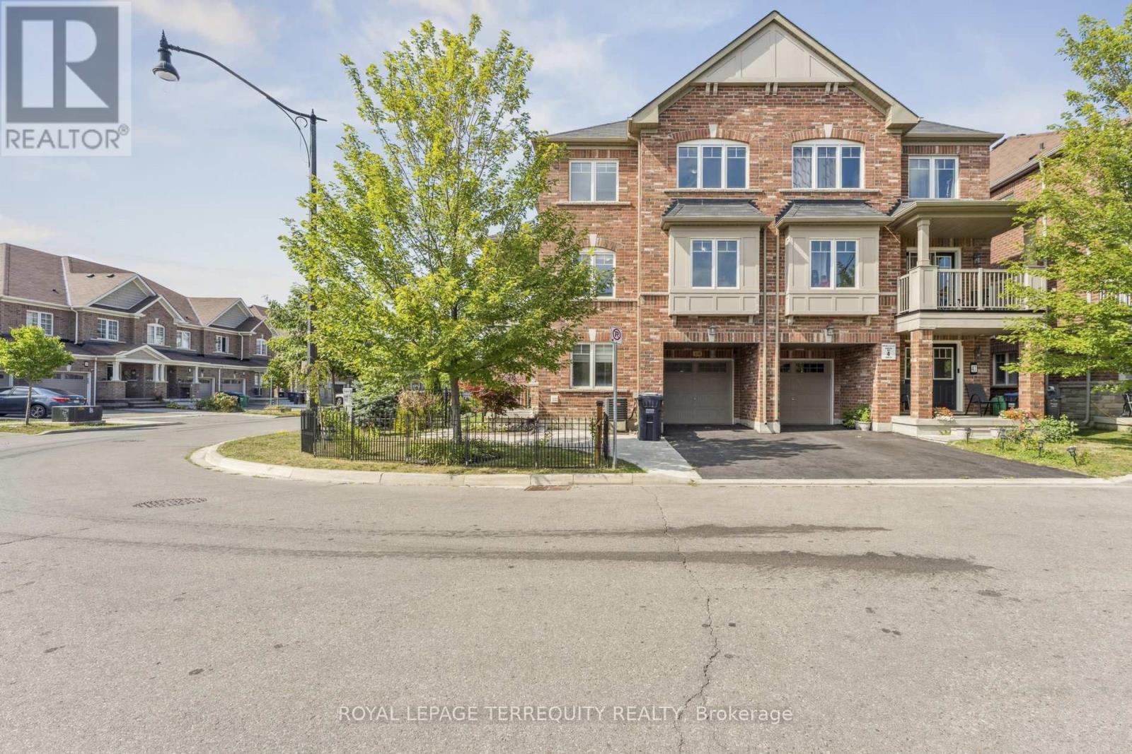 49 Golden Springs Dr, Brampton, ON L7A 0C7