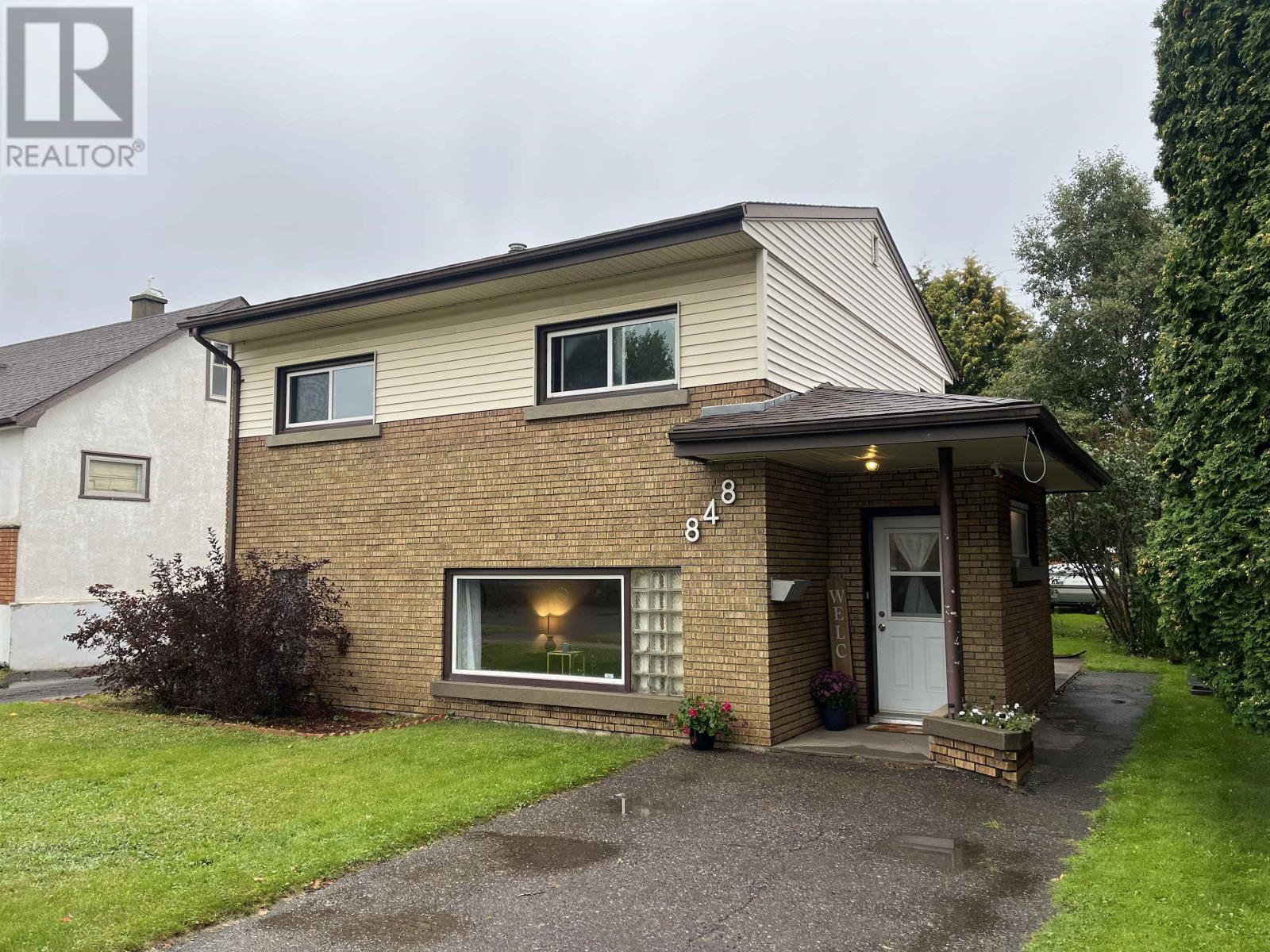 848 Brodie St N, Thunder Bay, ON P7C 3V2