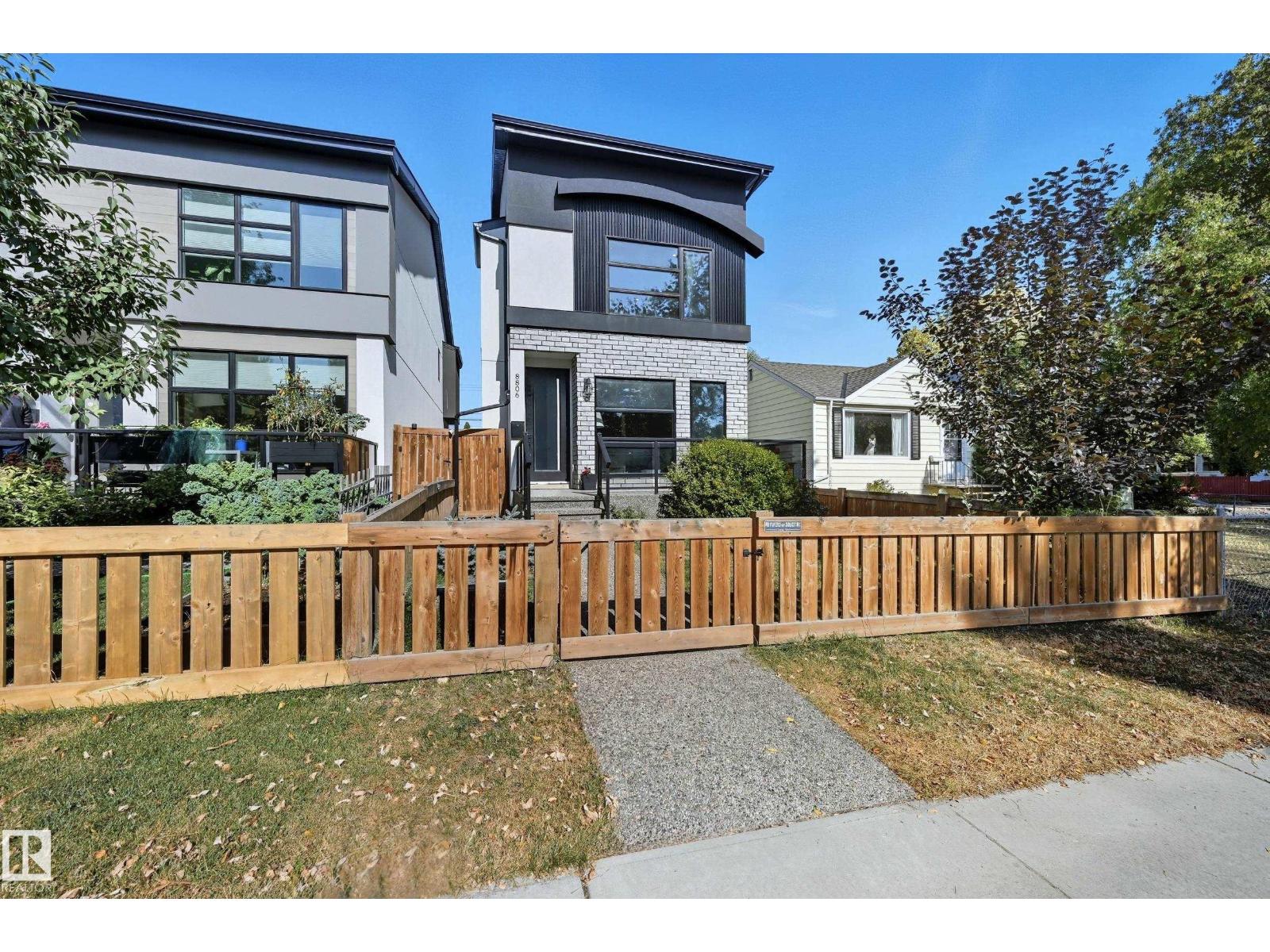 85 Av Nw Unit 8806, Edmonton, AB T6C 1G9