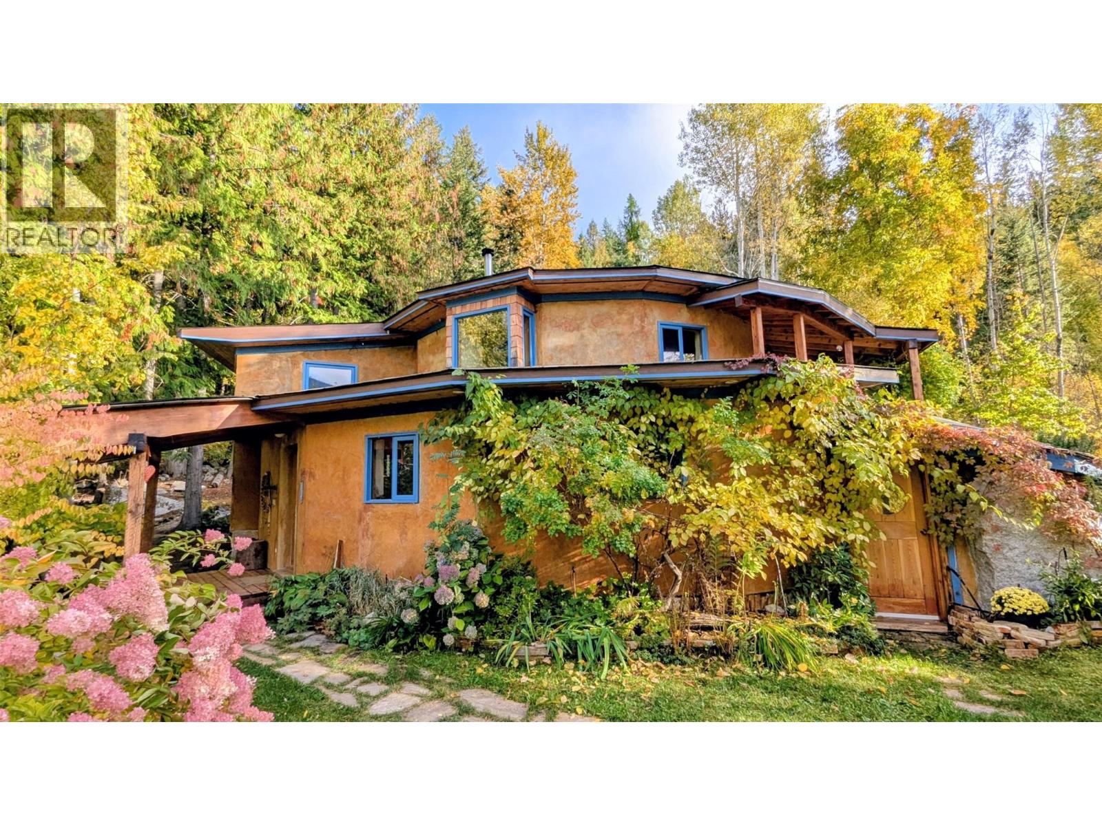 2129 Svoboda Rd, Nelson, BC V1L 3V3