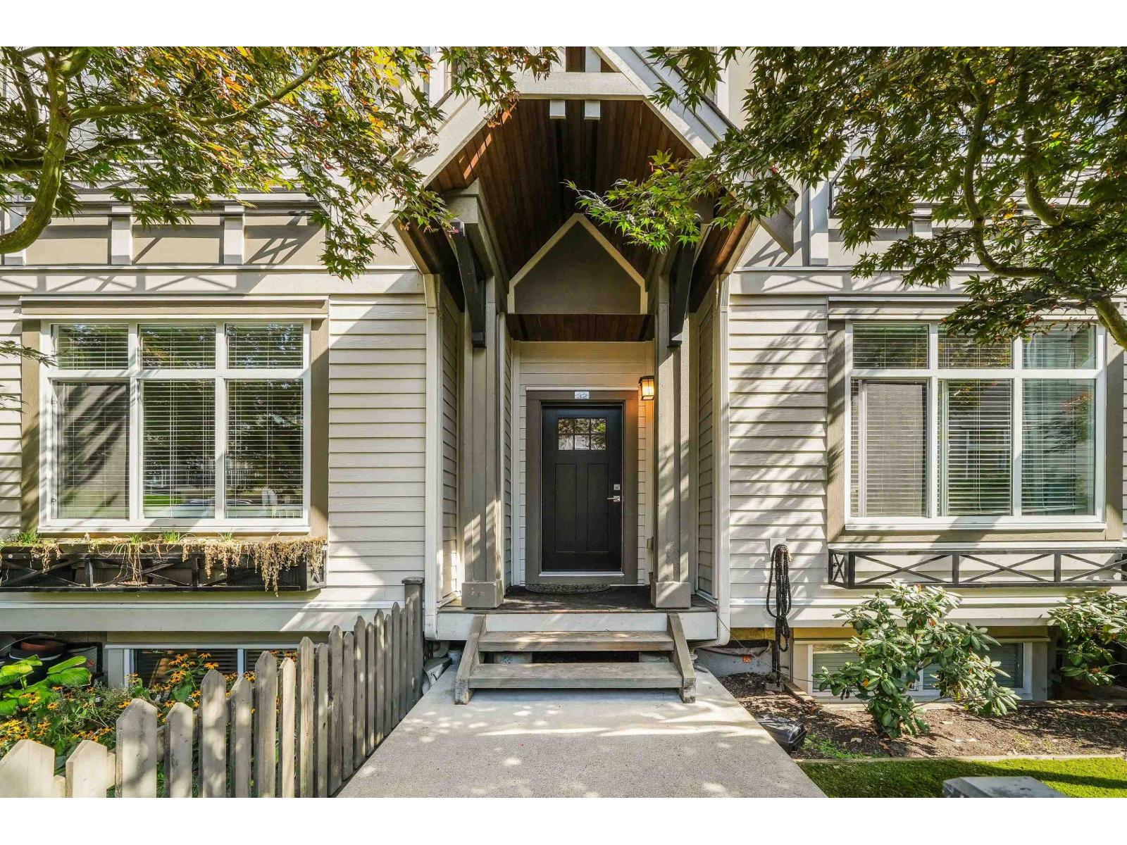 6588 195a Street Unit 32, Surrey, BC V4N 5W7