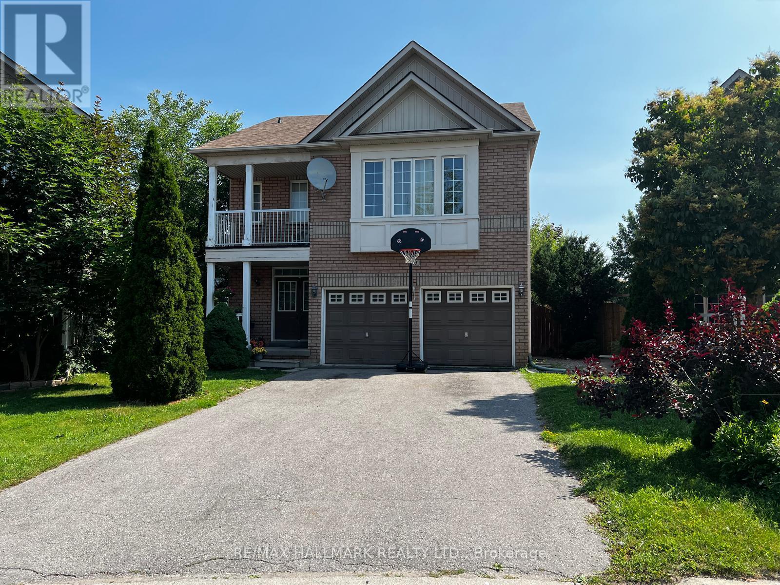 85 Watkins Glen Cres, Aurora, ON L4G 7P4