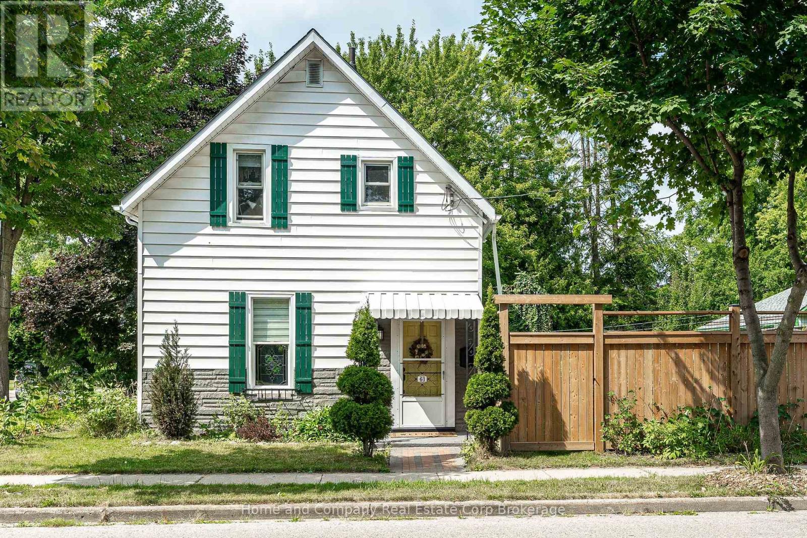 61 Blake St, Stratford, ON N5A 2C4