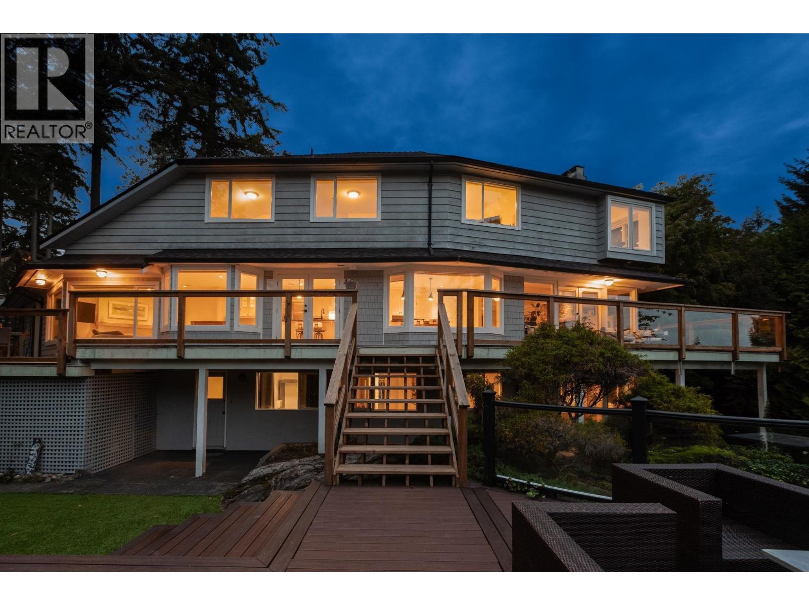 3714 Southridge Pl, West Vancouver, BC V7V 3H8