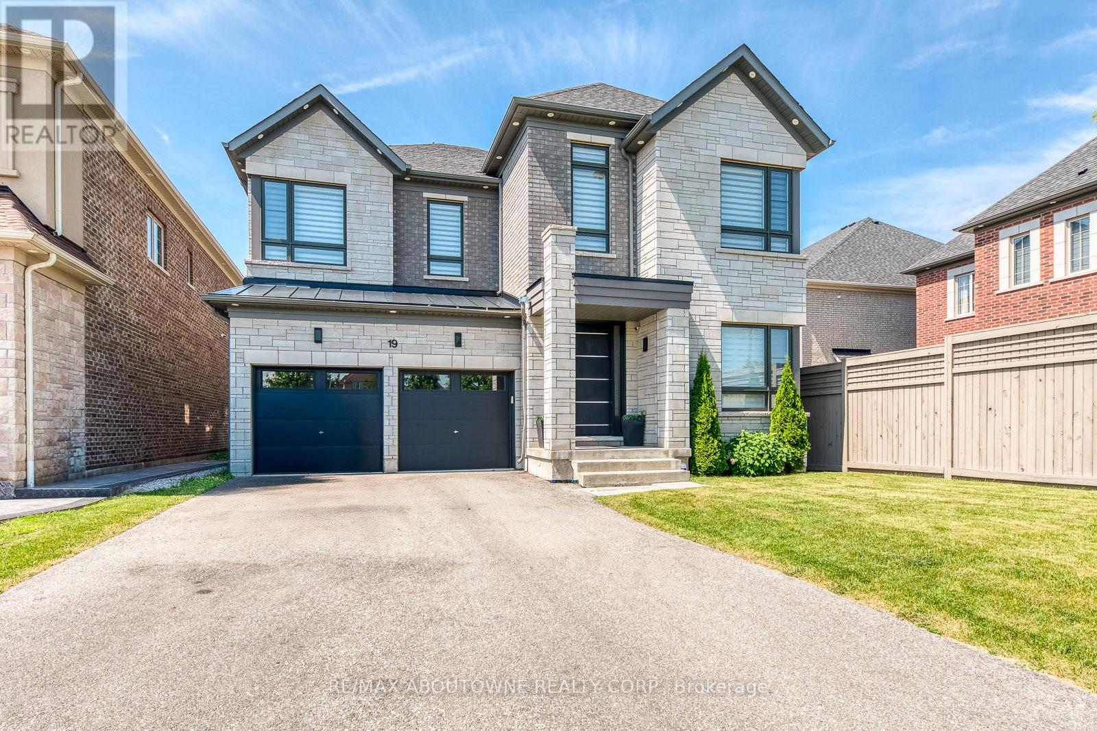 19 Raindrop Ter, Brampton, ON L6X 5P2