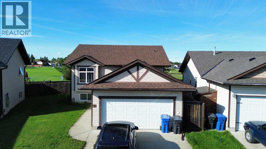 61 Mann Dr, Penhold, AB T0M 1R0