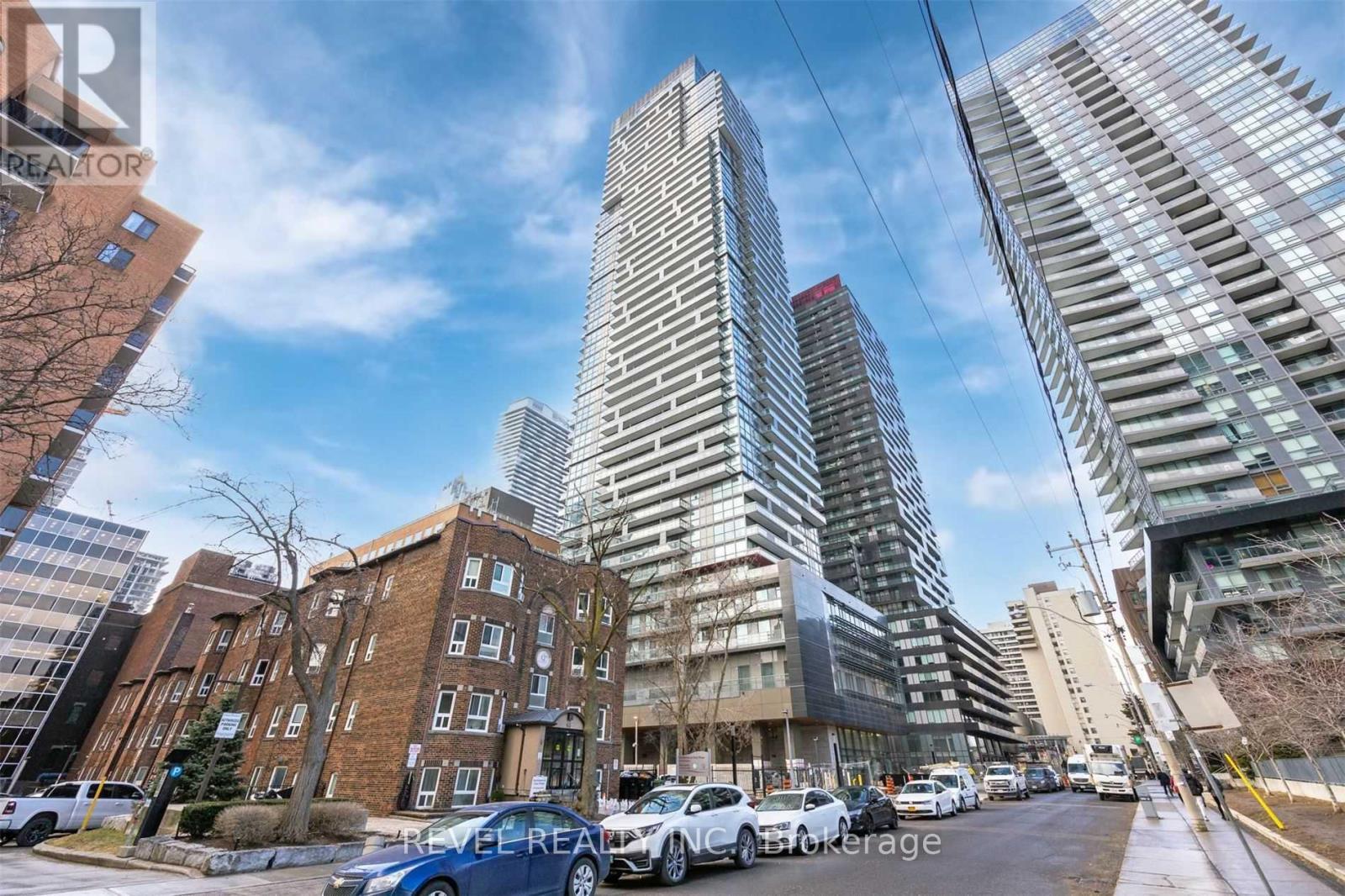 1210 39 Roehampton Ave, Toronto, ON M4P 0G1