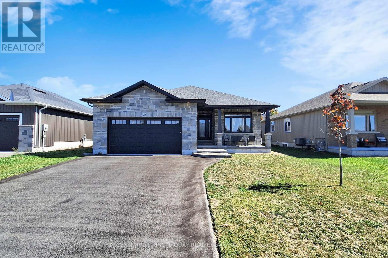 29 Gavin Cres, Quinte West, ON K8V 0H2