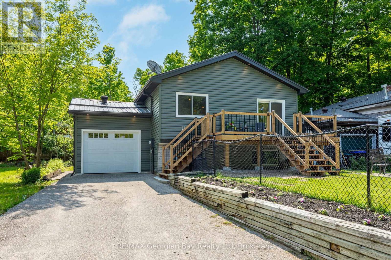 86 Mcarthur Dr, Penetanguishene, ON L9M 1W9