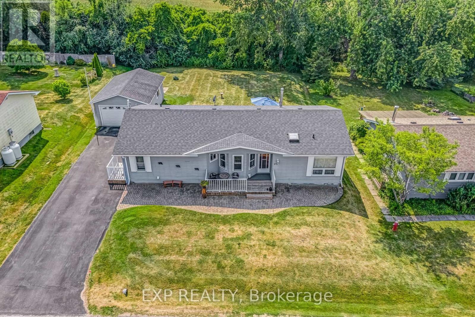 25 Juno Cres, Georgina, ON L0E 1R0