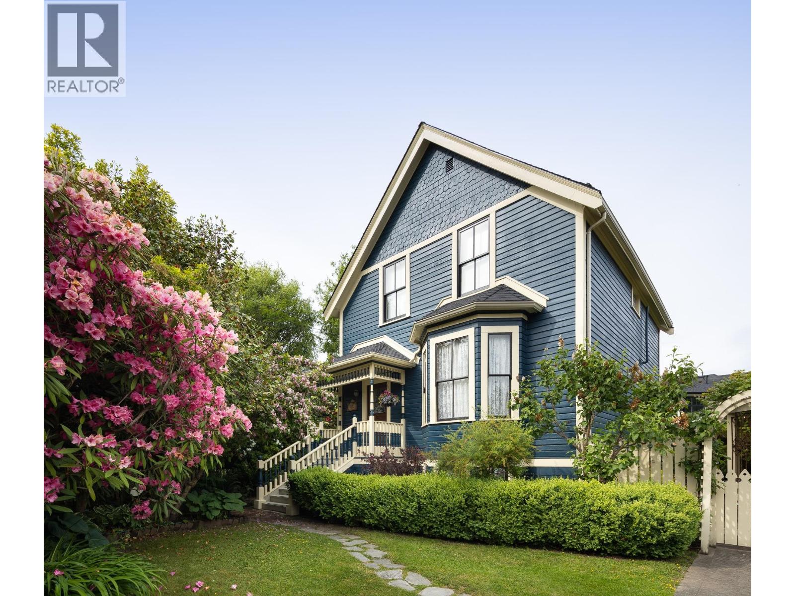 335 Fourth St, New Westminster, BC V3L 2V3