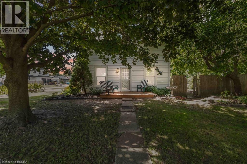 162 Adelaide St, Strathroy-Caradoc, ON N7G 2V3