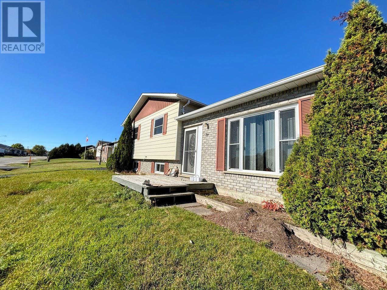 33 Moose Dr, Manitouwadge, ON P0T 2C0