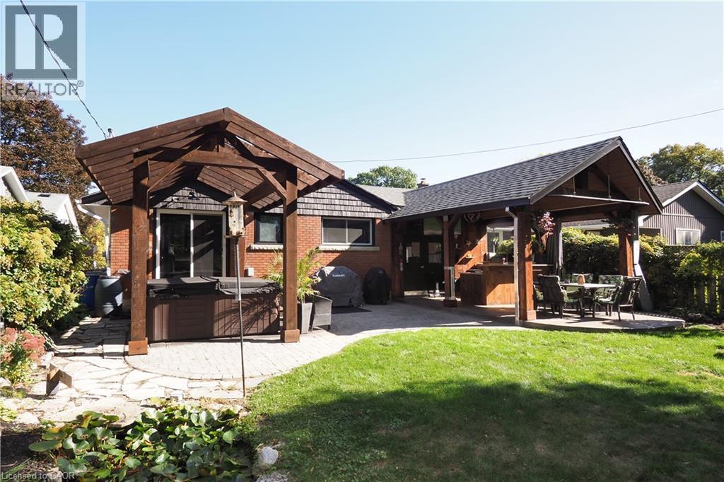 50 Highman Ave, Cambridge, ON N1R 3L7