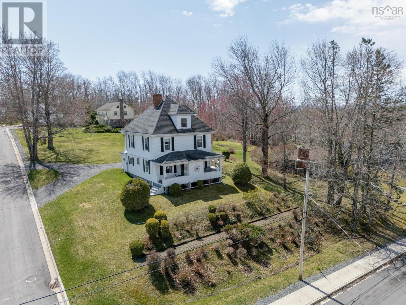 220 Alexander St, Windsor, NS B0N 2T0
