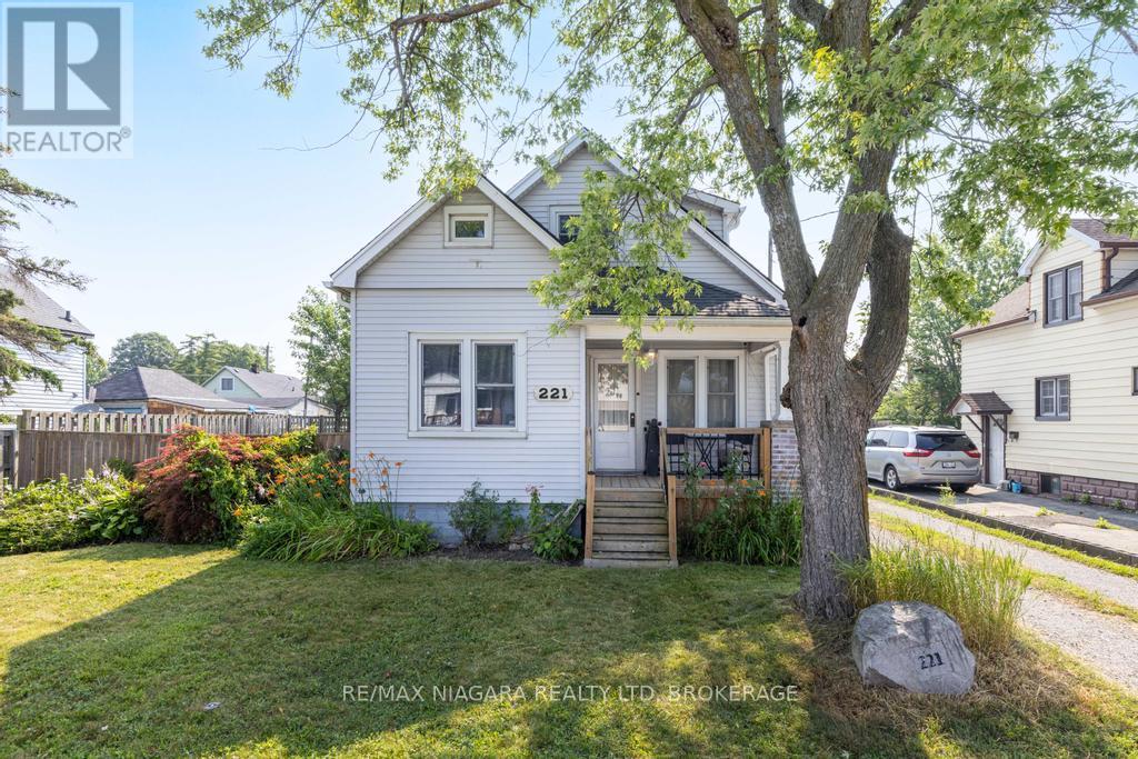 221 Wright St, Welland, ON L3B 2K4