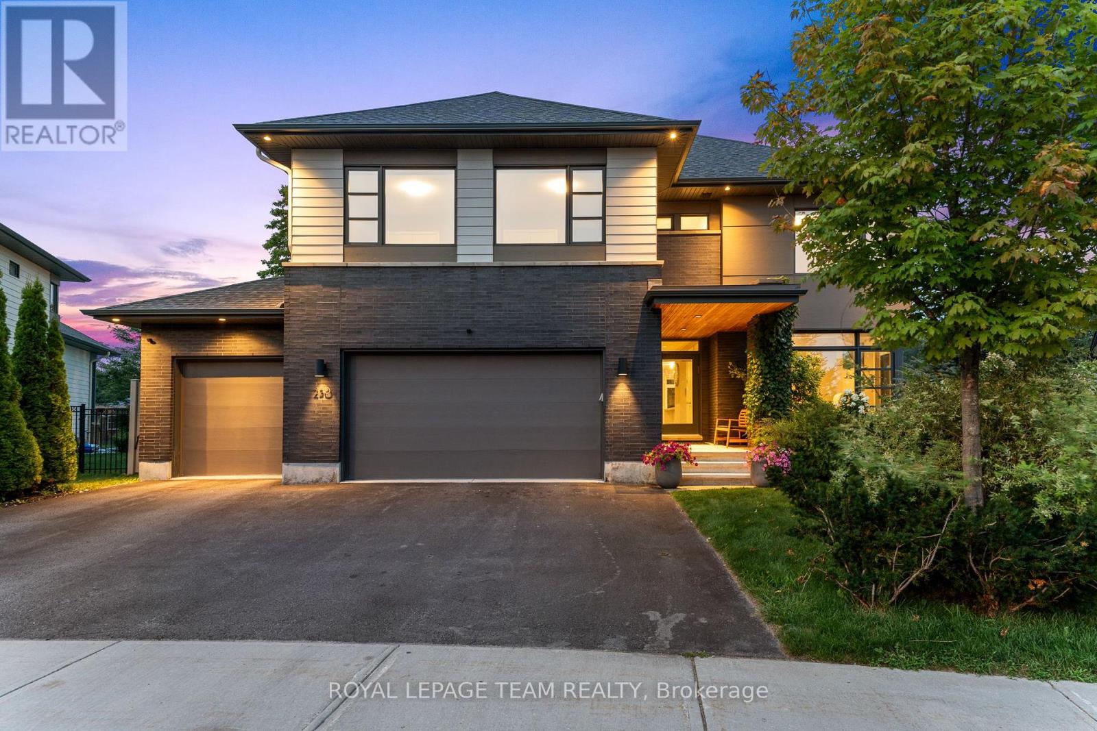 250 Sunnyridge Cres, Ottawa, ON K2M 0H3