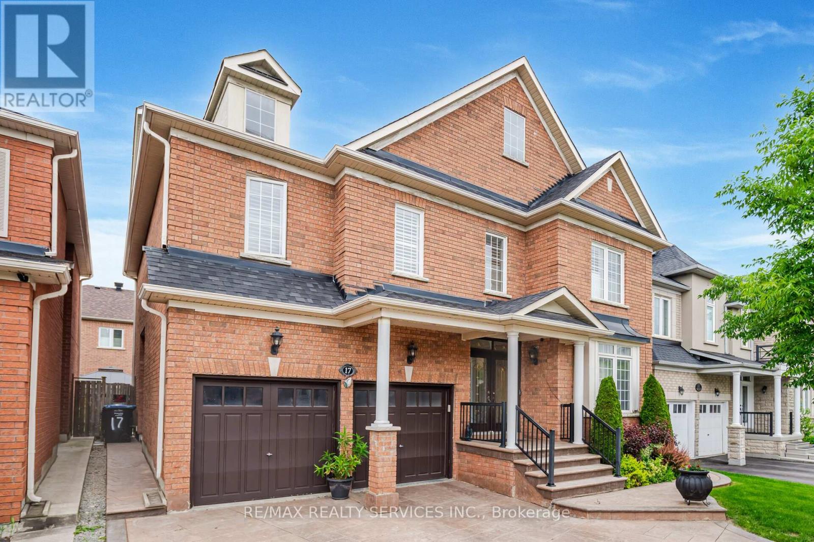 17 Regis Cir, Brampton, ON L6P 1Z4