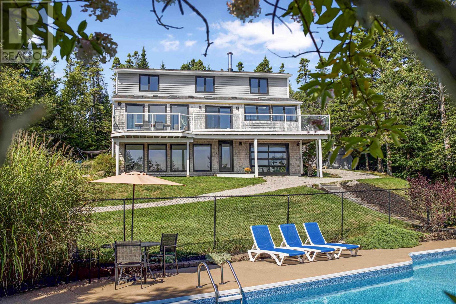 214 Hillside Dr, Boutiliers Point, NS B3Z 1W8