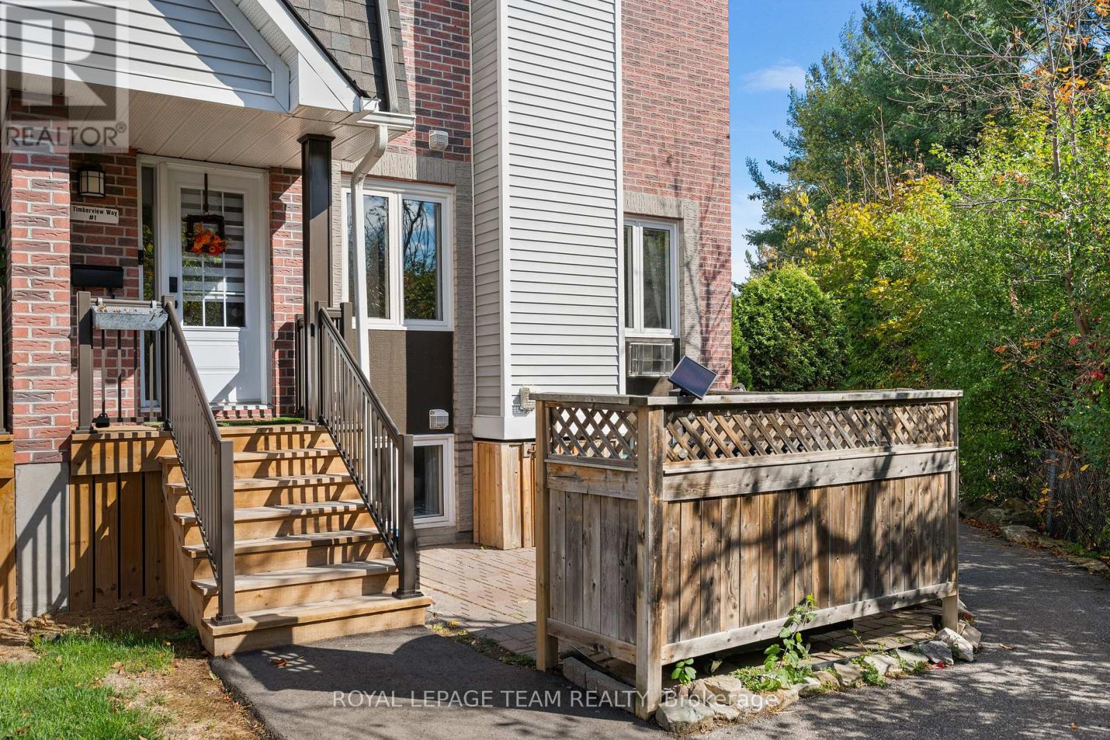 1 5 Timberview Way, Ottawa, ON K2H 9M7