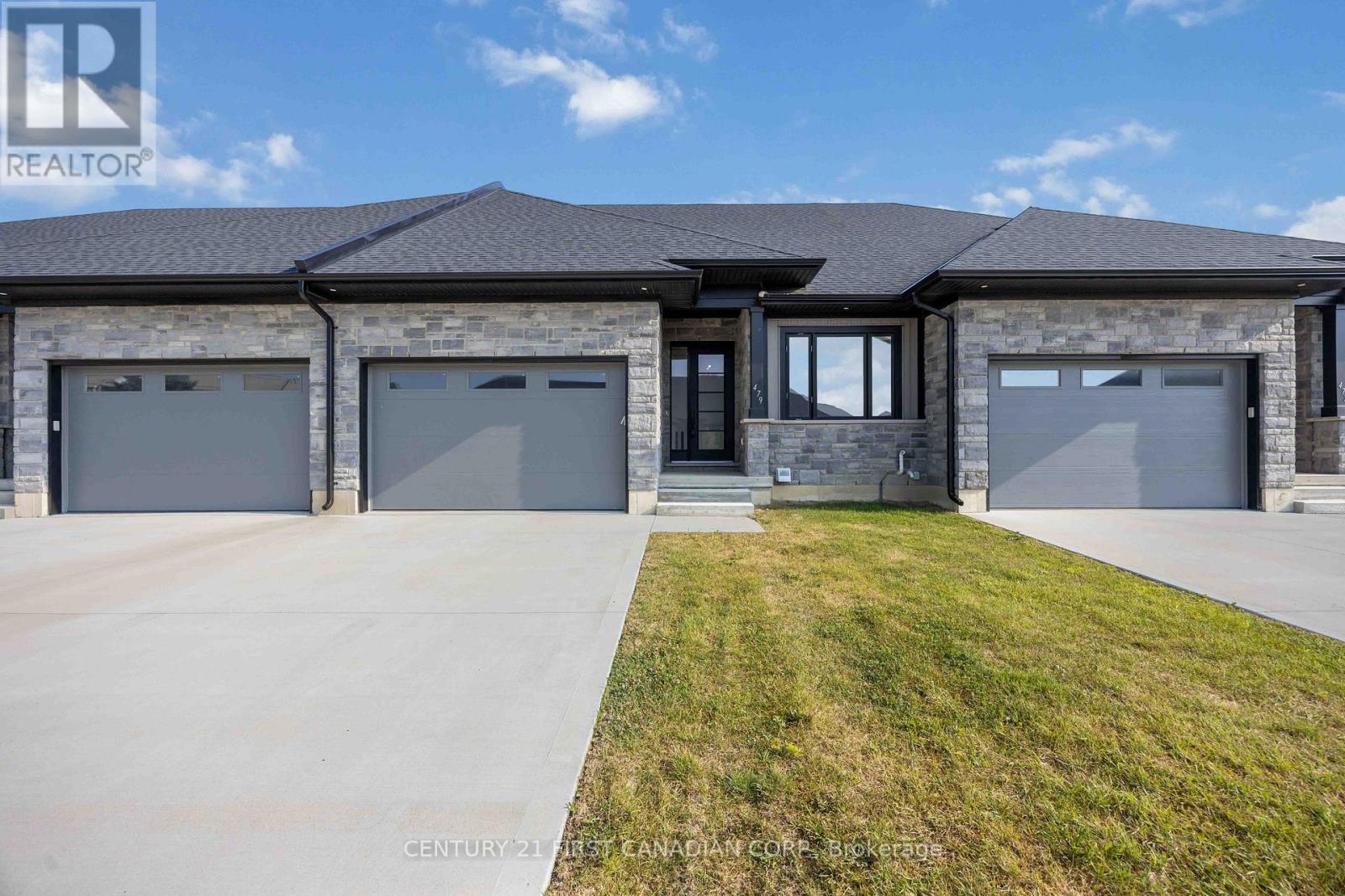 479 Kip Ln, Plympton-Wyoming, ON N0N 1T0