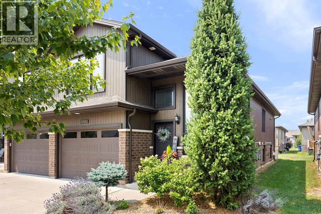 11922 Thistledown Ave, Windsor, ON N8P 0B6