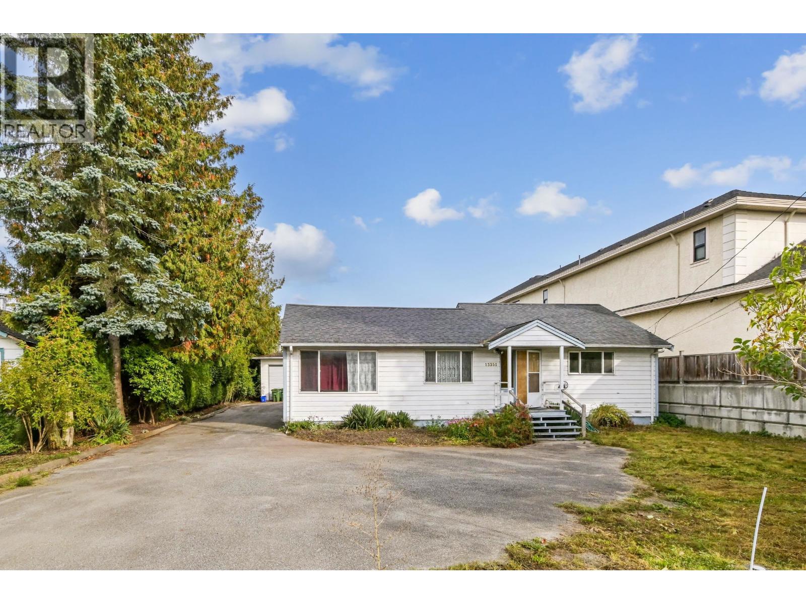 13351 Blundell Rd, Richmond, BC V6W 1B6
