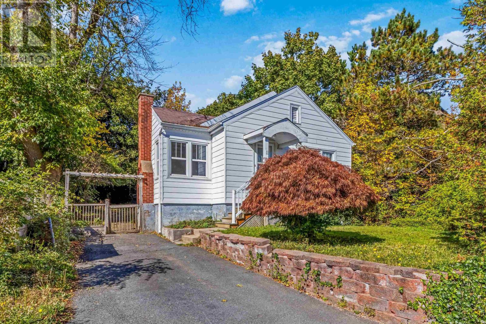 11 Ashdale Ave, Halifax, NS B3N 2C7