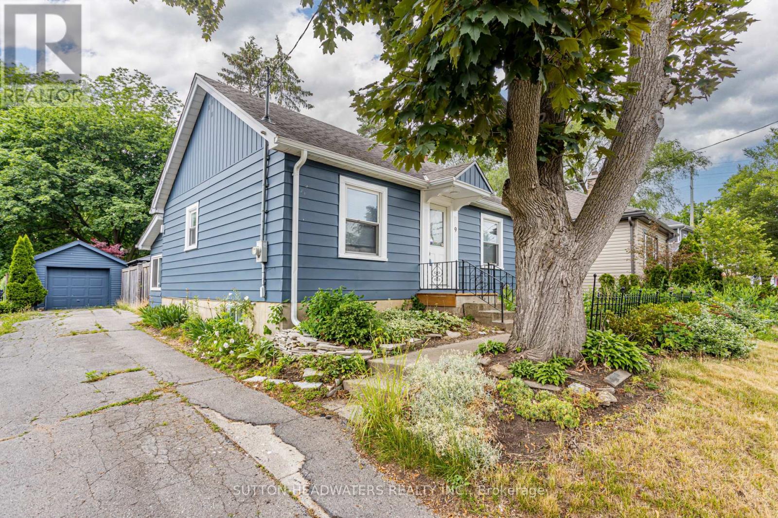 9 Forward Ave, London, ON N6H 1B5