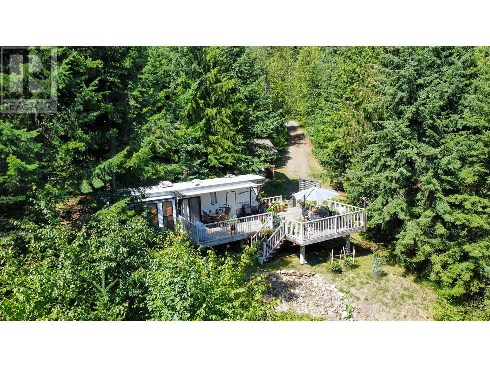 6240 Lake St, Kaslo, BC V0G 1M0