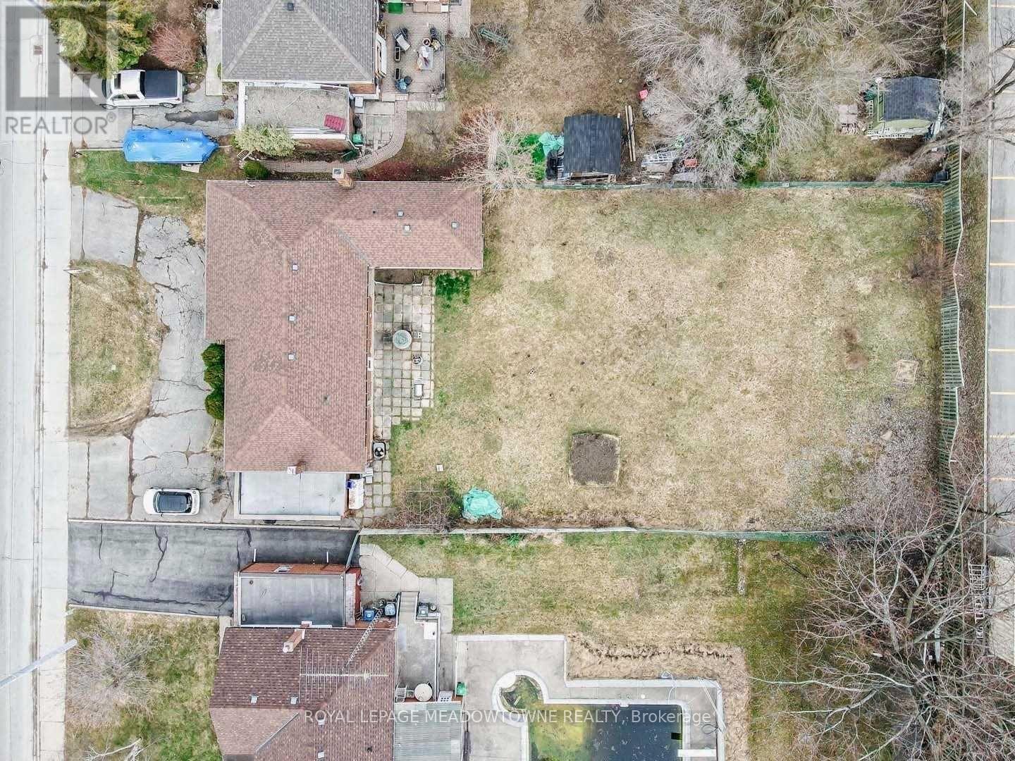 634 Hyacinthe Blvd, Mississauga, ON L5A 2C5