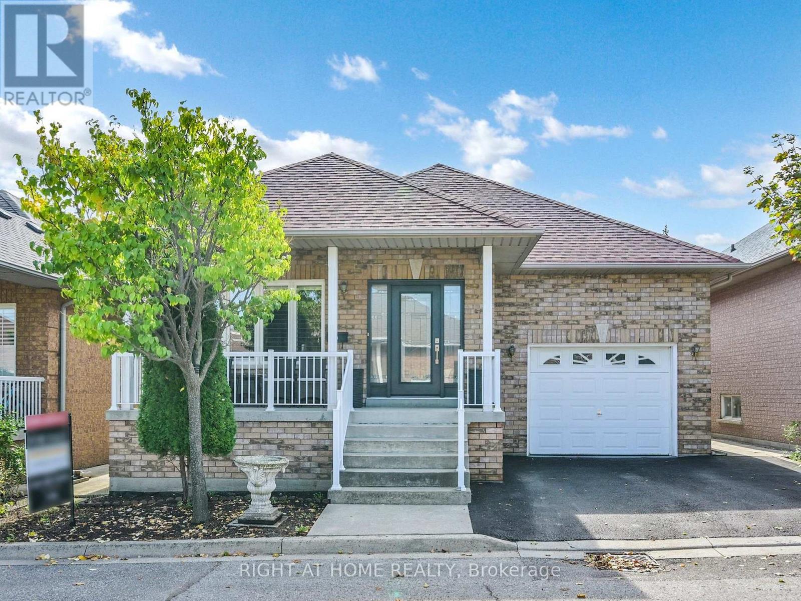 14 9 Amalfi Ct, Vaughan, ON L4L 9S2