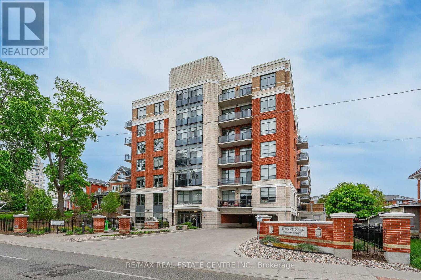 202 399 Queen St S, Kitchener, ON N2G 0C4