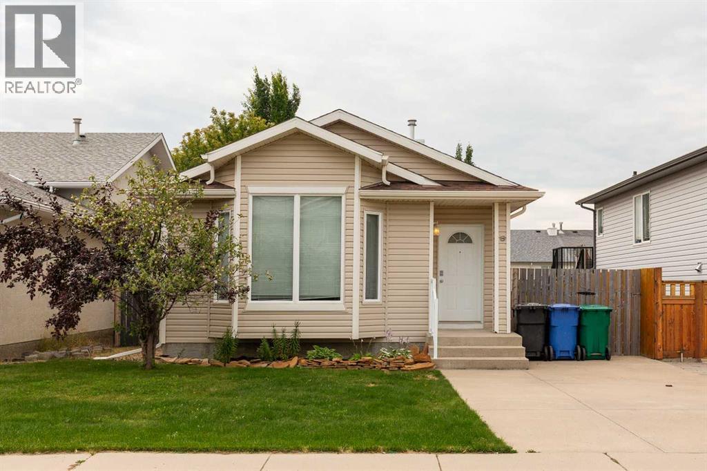 8 Blackfoot Ct W, Lethbridge, AB T1K 7P5