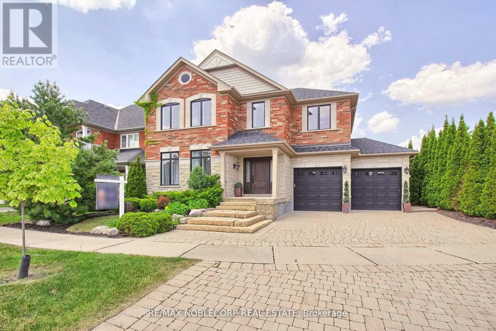 22 Escapade Dr, Richmond Hill, ON L4E 4X7