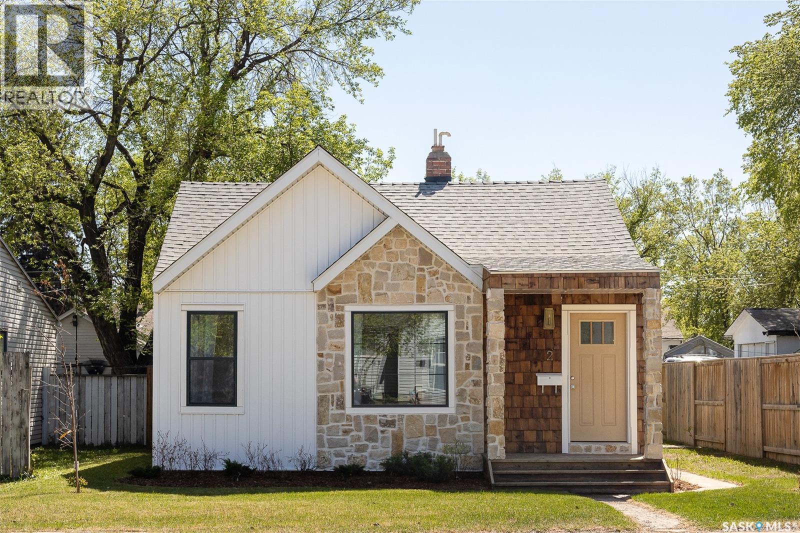 2 Connaught Pl, Saskatoon, SK S7L 1C7